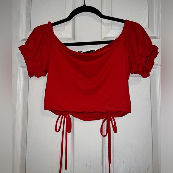 super cute red crop top w frills - Picture 3 of 6